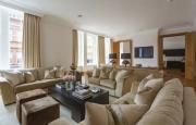 3 bedroom flat in Kensington Court Gardens, London, W8 in Kensington