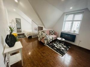 Loft studio apartment in Bournemouth, fully furnished