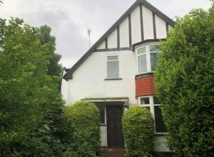 4 bedroom house in The Vale, GOLDERS GREEN, NW1