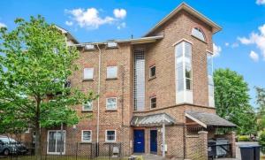 For a grab ground floor 2 bed property in peggy court Wembley with private rear and front garden