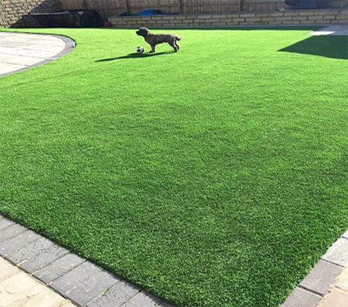 Looking to create a soft, green garden appeal? Buy Wholesale Synthetic Grass Leeds in Bedford, Bedfordshire